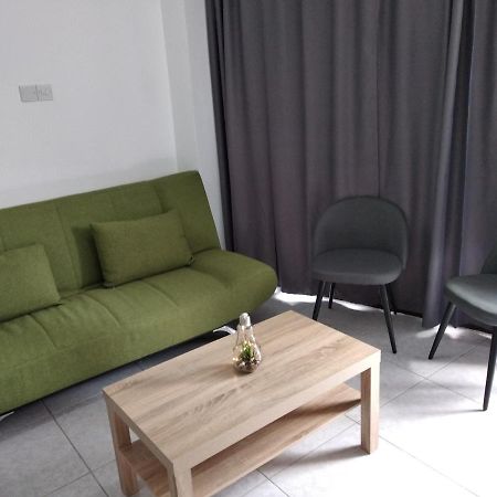 Cozy Place In The Heart Of Harbor Apartment Paphos Bagian luar foto