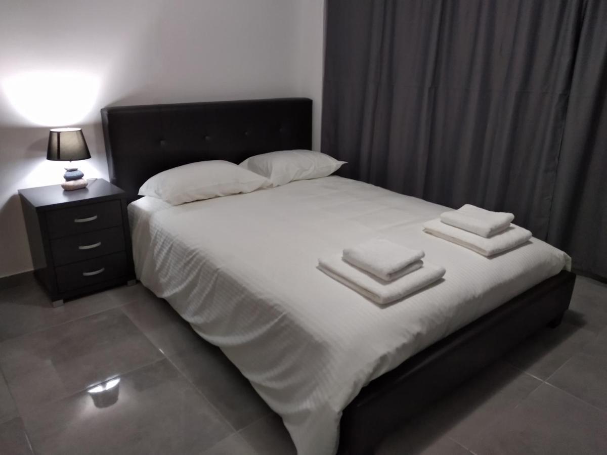 Cozy Place In The Heart Of Harbor Apartment Paphos Bagian luar foto