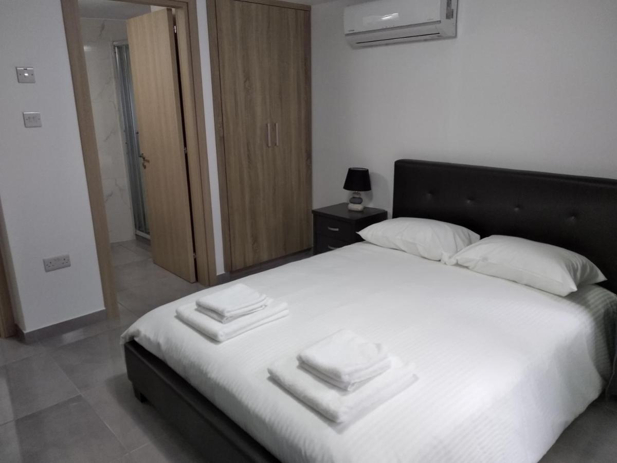 Cozy Place In The Heart Of Harbor Apartment Paphos Bagian luar foto