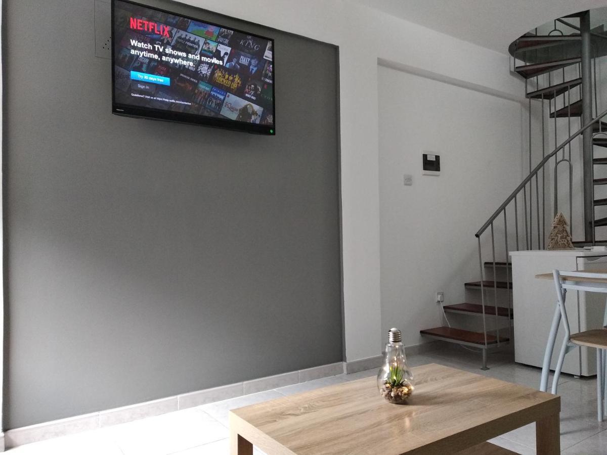 Cozy Place In The Heart Of Harbor Apartment Paphos Bagian luar foto