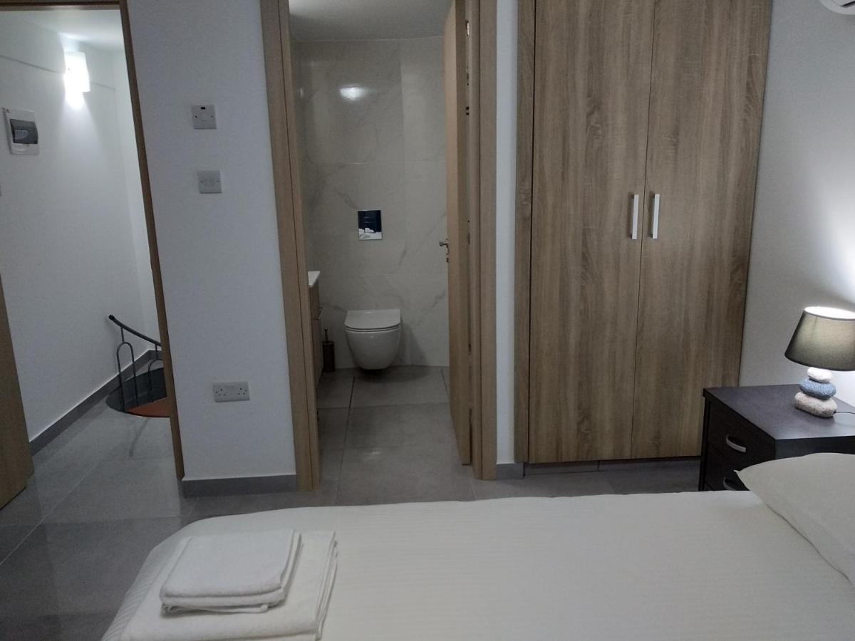 Cozy Place In The Heart Of Harbor Apartment Paphos Bagian luar foto