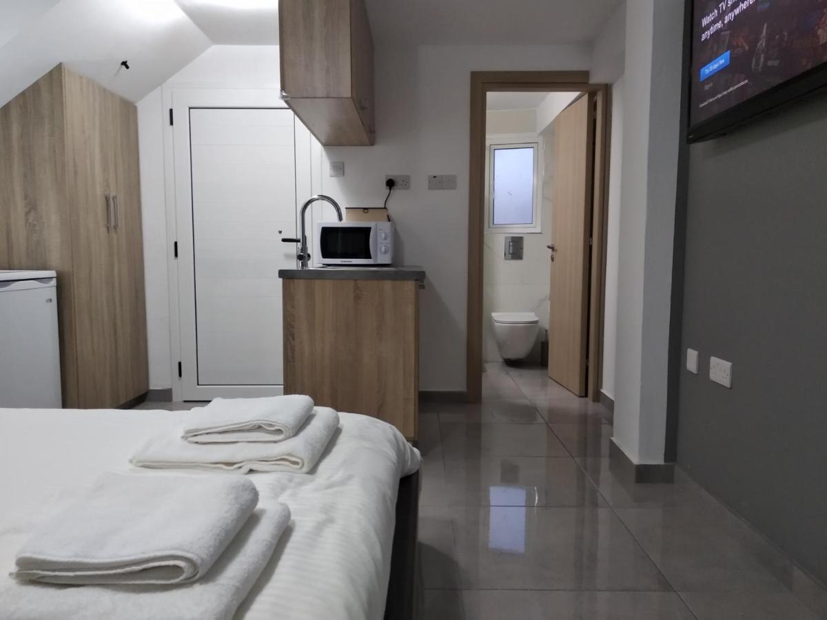 Cozy Place In The Heart Of Harbor Apartment Paphos Bagian luar foto